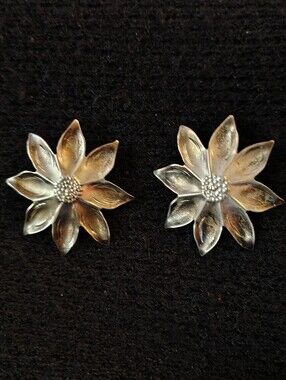 Vtg Stuart Nye Daisy/Sunflower Shepherd Hook Pierced Earrings